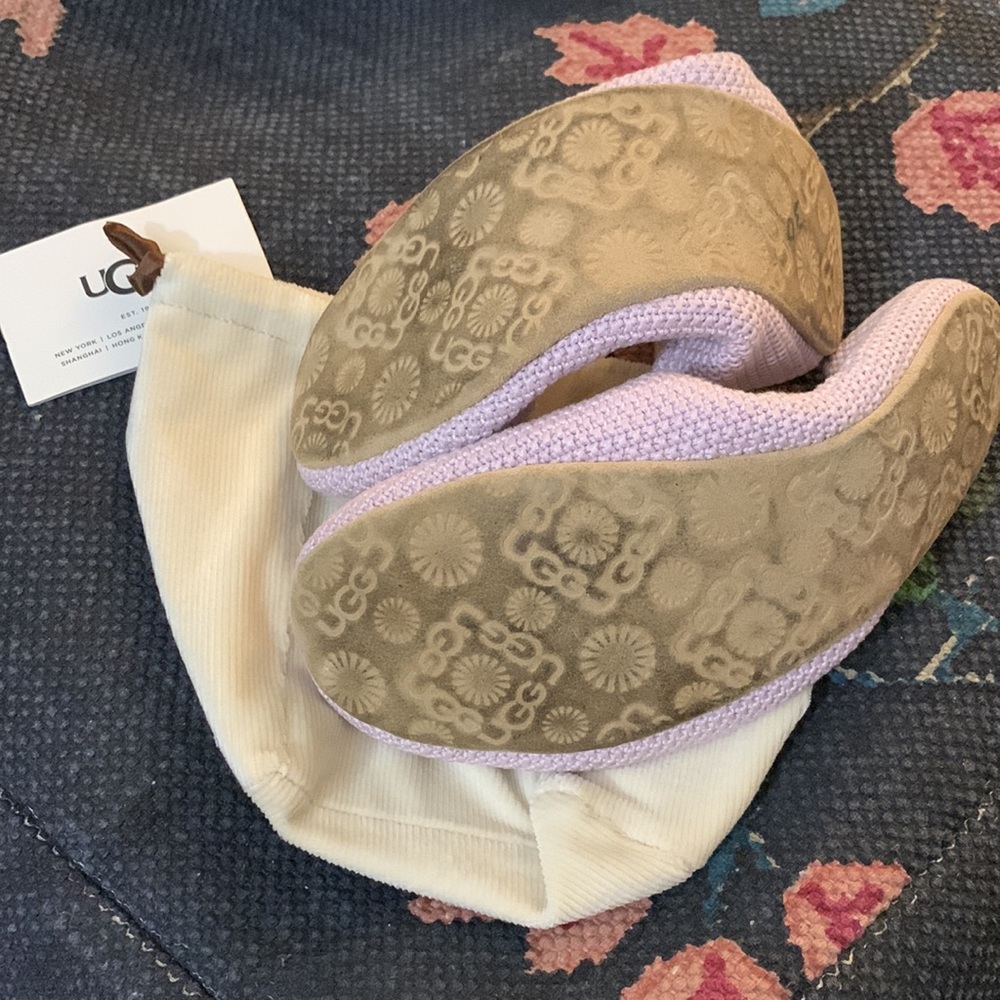 UGG slippers (used lightly) with original bag - Picture 4 of 8